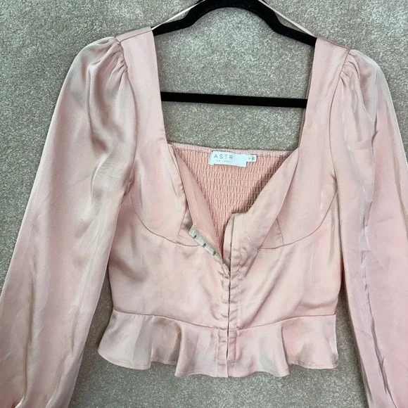 ASTR THE LABEL Peplum Top Women's Small Pastel Pink Satin Long Sleeve - Picture 3 of 7